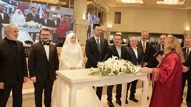 Prof. Dr. Ali Fuat Atmaca'nın oğlu görkemli düğünle hayatını Elif Nida Koç ile birleştirdi