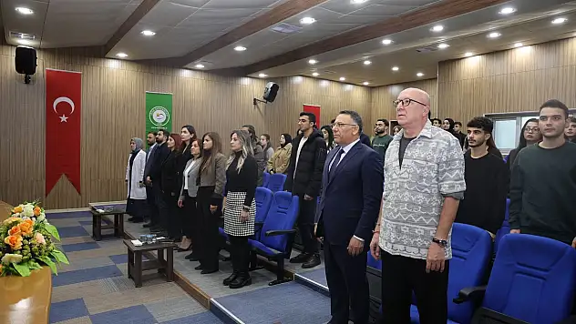 Prof. Dr. Altay, 'Diş Hekimliğinde 50 Yıllık Serüven'i Iğdır Üniversitesi'nde Anlattı