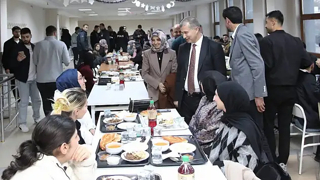 Rektör Gülçin Patnos yerleşkesinde öğrencilerle İftar yaptı