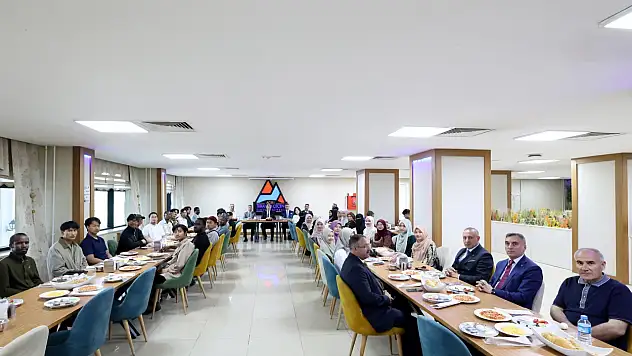 Rektör Gülçin uluslararası öğrencilerle buluştu
