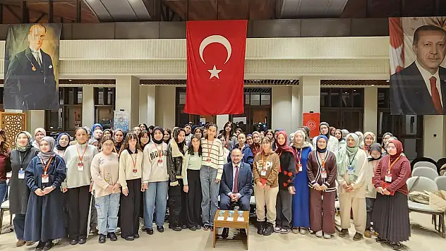 Rektör Prof. Dr. Mustafa Alican, Ahlat Cumhurbaşkanlığı Külliyesinde Gençlerle Buluştu