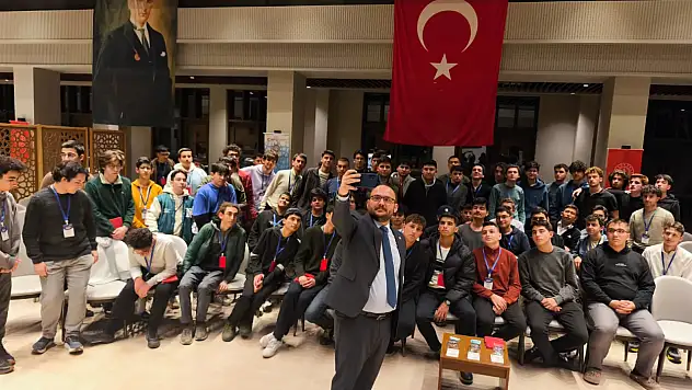 Rektör Prof. Dr. Mustafa Alican, Ahlat'ta Gençlerle Fetih Ruhu Üzerine Buluştu