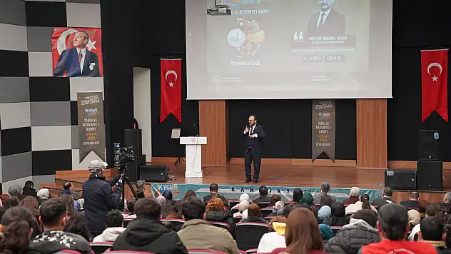 Rektör Prof. Dr. Mustafa Alican, Diyarbakır'da 'Tarihe Malazgirt Penceresinden Bakmak' Konulu Konferans Verdi