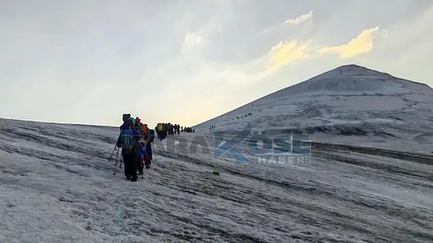 Romanyalı dağcılar, Ağrı Dağı'nda zirveye ulaştı