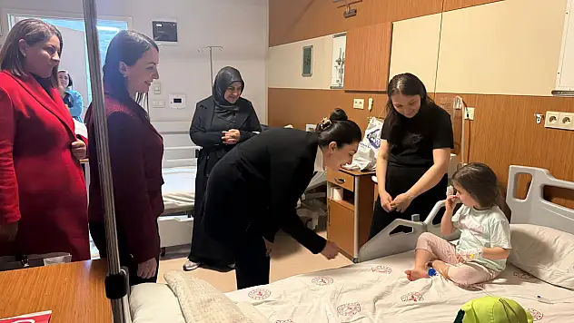 Ruken Kilerci'den hastanedeki çocuklara 23 nisan ziyareti