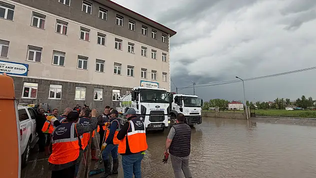 Sağanak sonrası Eleşkirt'te alarm: Taşkın suları tahliye edildi