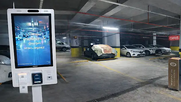 Şakiro Kent Meydanı'ndaki kapalı otopark 7/24 hizmet veriyor