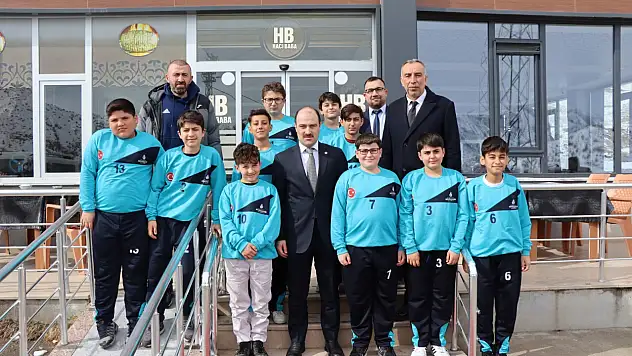 Şampiyon minikler Erzurum'u Türkiye finalinde temsil edecek