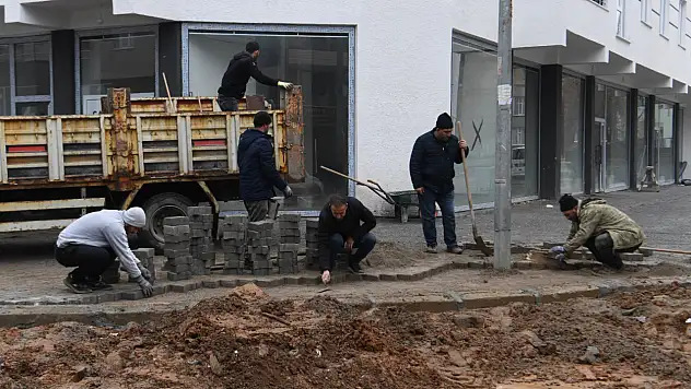 Saray Mahallesi'nde Kaldırım Onarımı Tamamlandı