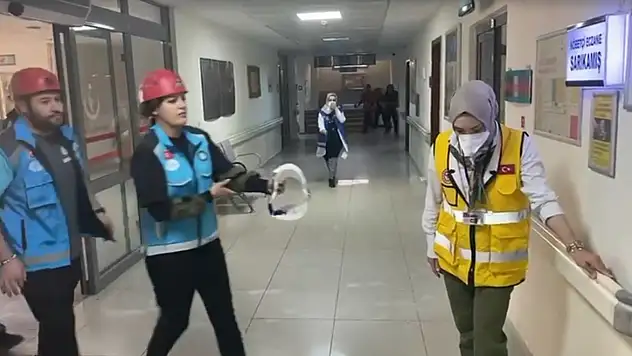 Sarıkamış Hastanesi'nde gerçekçi yangın tatbikatıyla acil durum hazırlığı güçlendirildi