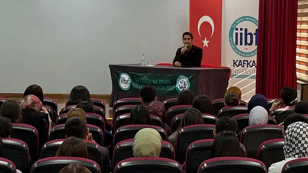 Sarıkamış Kaymakamı Öğrencilerle Kamu Yönetimi Deneyimlerini Paylaştı