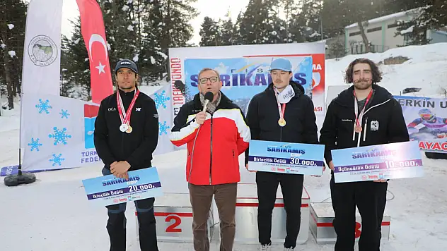 Sarıkamış'ta FIS Alp Disiplini Kayak ve Snowboard Cup Tamamlandı