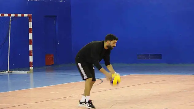 Sarıkamış'ta Jandarma, Voleybol Yarı Finalinde Kafkas Üniversitesi'ni 3-0 mağlup ederek finale yükseldi