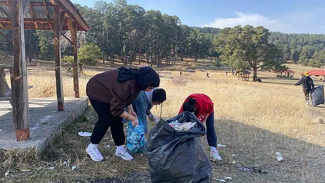 Sarıkamış'ta öğrenciler çevre için seferber oldu, 100 poşet çöp topladılar