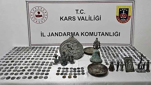 Sarıkamış'ta tarihi eser kaçakçıları operasyonla yakalandı, çok sayıda sikke ele geçirildi