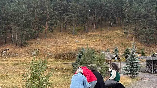 Sarıkamış'taki gençler, Dünya Temizlik Günü'nde doğaya sahip çıktı