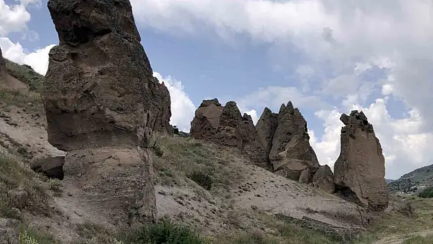Sarıkamış'taki 'peri bacaları', ziyaretçilerini büyülemeye devam ediyor