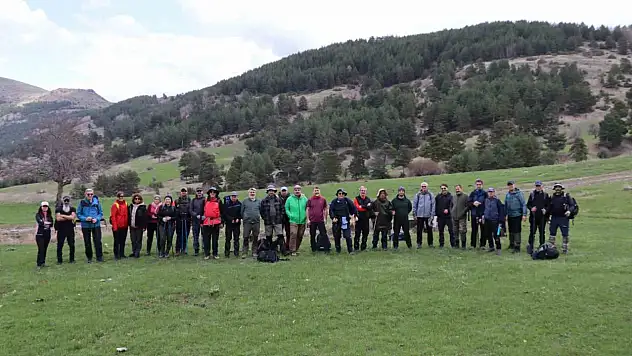 Şenkaya'da doğa yürüyüşü: 30 kişi 17 km'lik parkurda buluştu!
