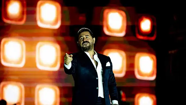 Serkan Kaya, Erzurum Festivali'nde On Binlerce Hayranıyla Coşkulu Bir Konser Verdi!