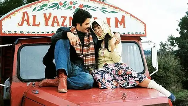 Sevgi Nedir? (Selvi Boylum Al Yazmalım)