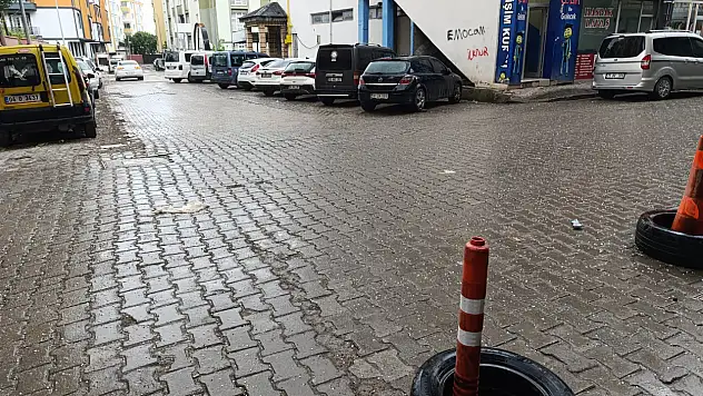 Şiddetli dolu yağışı Doğubayazıt'ı beyaza kapladı