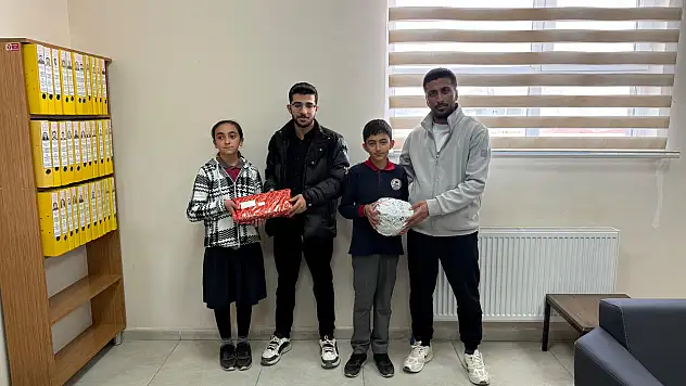Siyer Yarışmasında dereceye giren öğrencilere ödül verildi