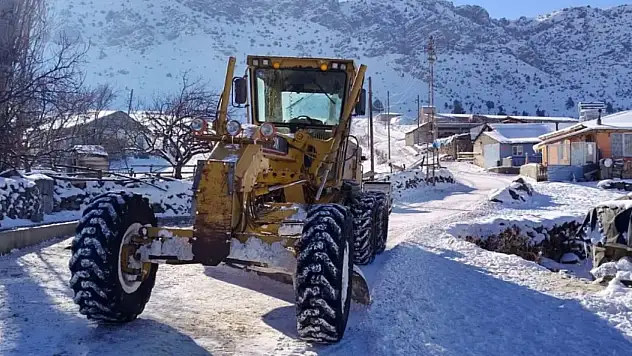 Söğütler Mahallesi'nde Kar Temizleme Çalışması Yapıldı