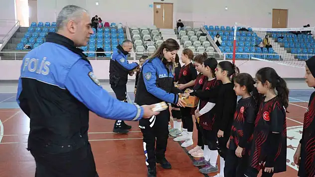 Sömestr tatilinde polis çocukların yanında