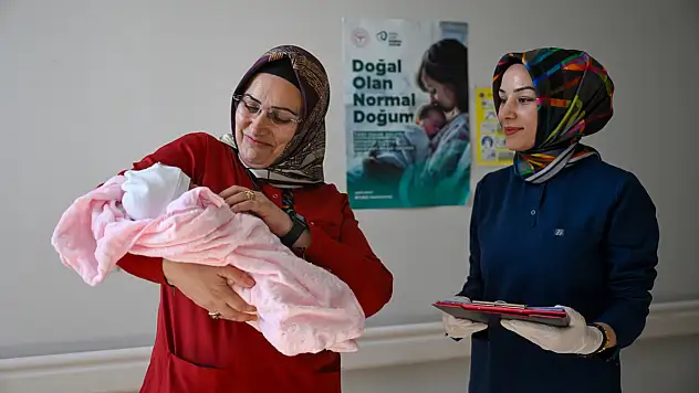 Songül ebe 30 Yılda 1500 doğuma tanıklık etti