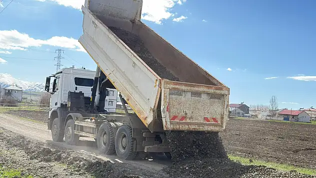 Suçatağı köyünde yol iyileştirme çalışmaları sürüyor
