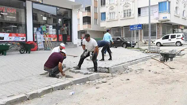 Sunay Mahallesi'nde Kaldırım Onarımları Başladı, Yaşam Kalitesi Artırılıyor