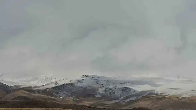 Süphan Dağı karla kaplandı, Adilcevaz'da doğal güzellikler hayatı renklendirdi