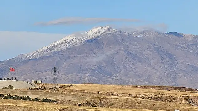 Süphan Dağı'na mevsimin ilk karı düştü, Adilcevaz'da sıcaklıklar düştü!