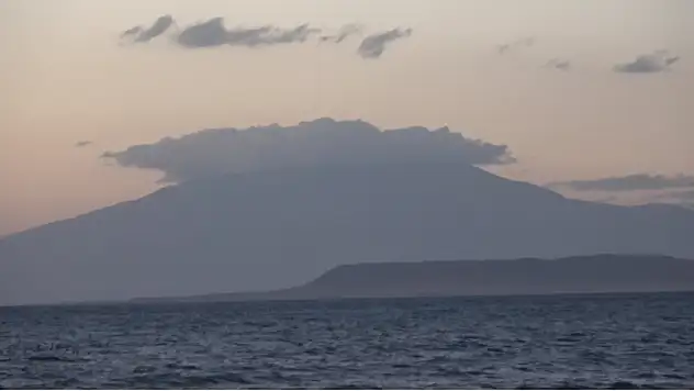 Süphan Dağı'nda bulut dansı Van Gölü'nden time-lapse görüntüler kartpostal gibi görünüyor