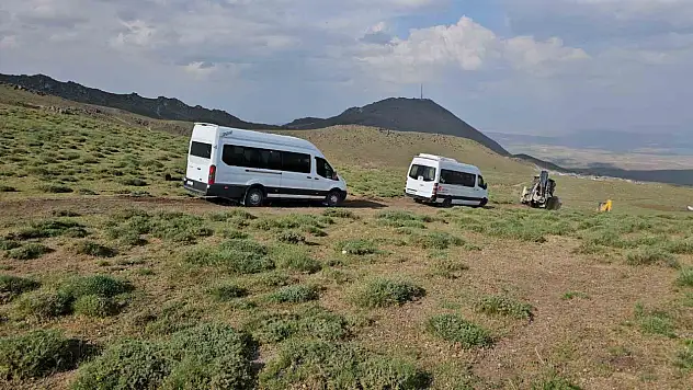Süphan Dağı'nda Mahsur Kalan Dağcılara Aydınlar Belde Belediyesi'nden Acil Müdahale!