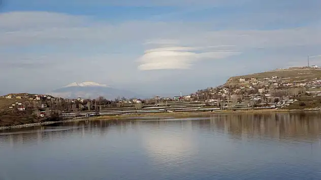 Süphan Dağı'nın zirvesinde gökyüzünden sanat eseri