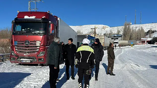 Susuz'da Karayolları Yeniden Ulaşıma Açıldı
