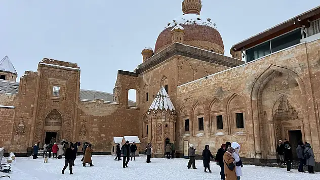 Tarihi saray yılın ilk gününde kapılarını açtı