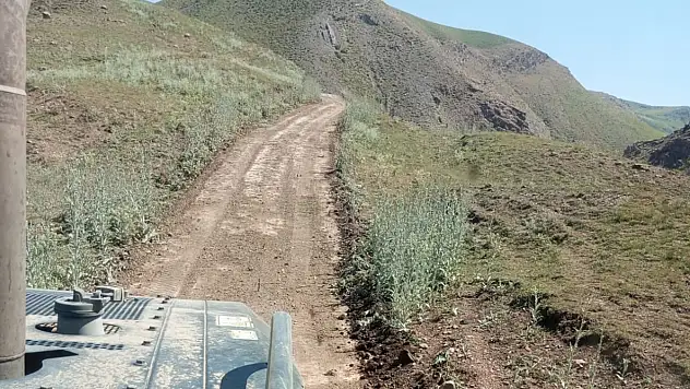 Taşlıçay'da arazi yolları daha güvenli hale getiriliyor