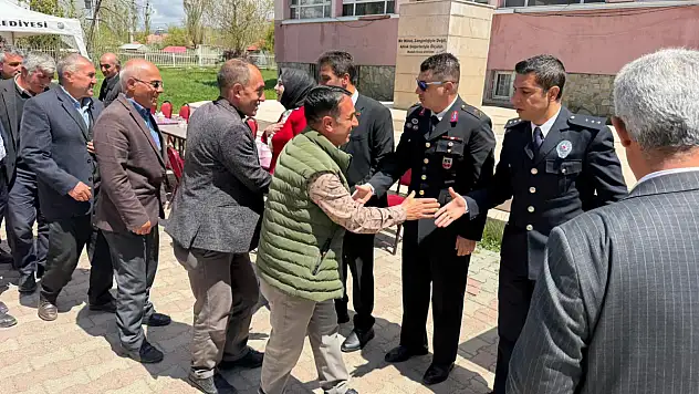 Taşlıçay'da bayram coşkusu Hükümet Konağı'na taşındı