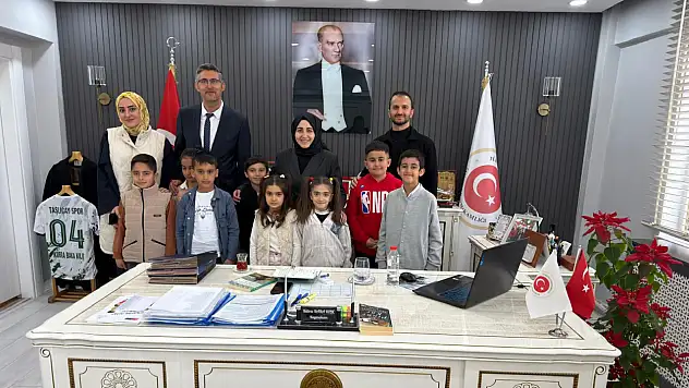 Taşlıçay'da Hayat Bilgisi dersi kaymakamın makamında işlendi