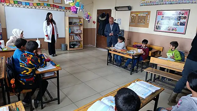 Taşlıçay'da Kaymakam Kılıç öğrencilerle buluştu