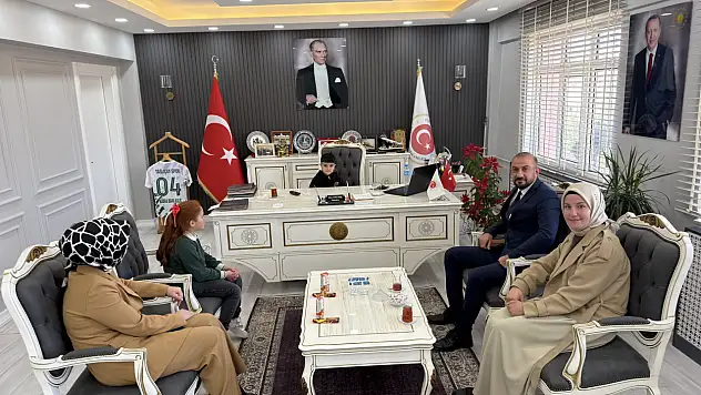 Taşlıçay'da kaymakamlık koltuğu miniklere emanet edildi