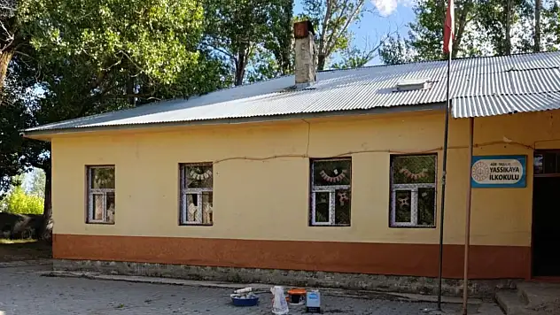 Taşlıçay'da köy okulu öğrencilerini bekliyor