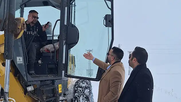 Taşlıçay'da köy yolları için yoğun mesai