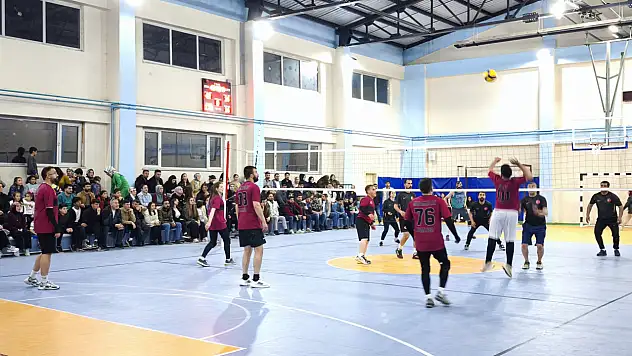 Taşlıçay'da kurumlar arası voleybol turnuvası tamamlandı
