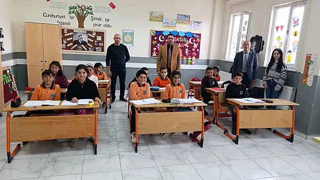 Taşlıçay'da okul ziyaretleri sürüyor