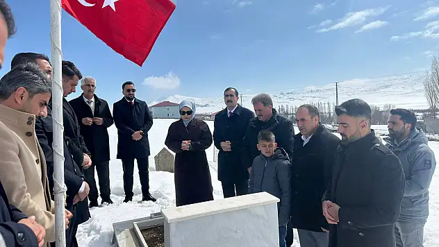 Taşlıçay'da şehitlikte duygu dolu 18 Mart anması