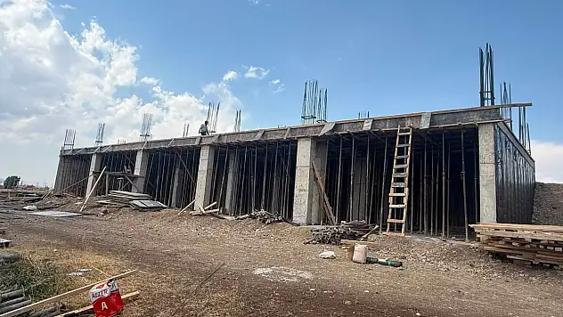 Taşlıçay'ın yeni otogarı yükseliyor