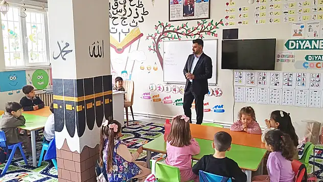 Taşlıçay müftüsü Özmen Kur'an Kursu öğrencileriyle buluştu